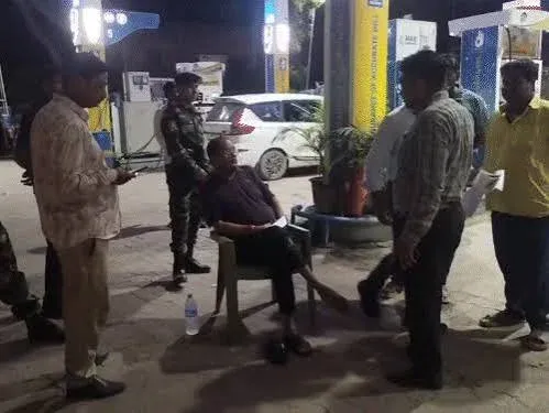 आधी रात सड़क पर उतरे वित्त मंत्री राधाकृष्ण किशोर, NH-139 पर खनिज लदे वाहनों की जांच, चार ट्रकों पर कार्रवाई