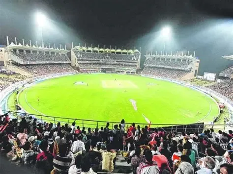 JSCA स्टेडियम के बाहर टिकटों का खेल! 2000 का टिकट 4000 में, दोगुने-तिगुने दाम पर बिक्री का दावा