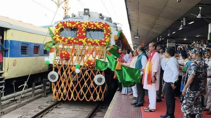टाटानगर से जयपुर के लिए नई ट्रेन की सौगात, रेल मंत्री अश्विनी वैष्णव ने ऑनलाइन दिखाई हरी झंडी
