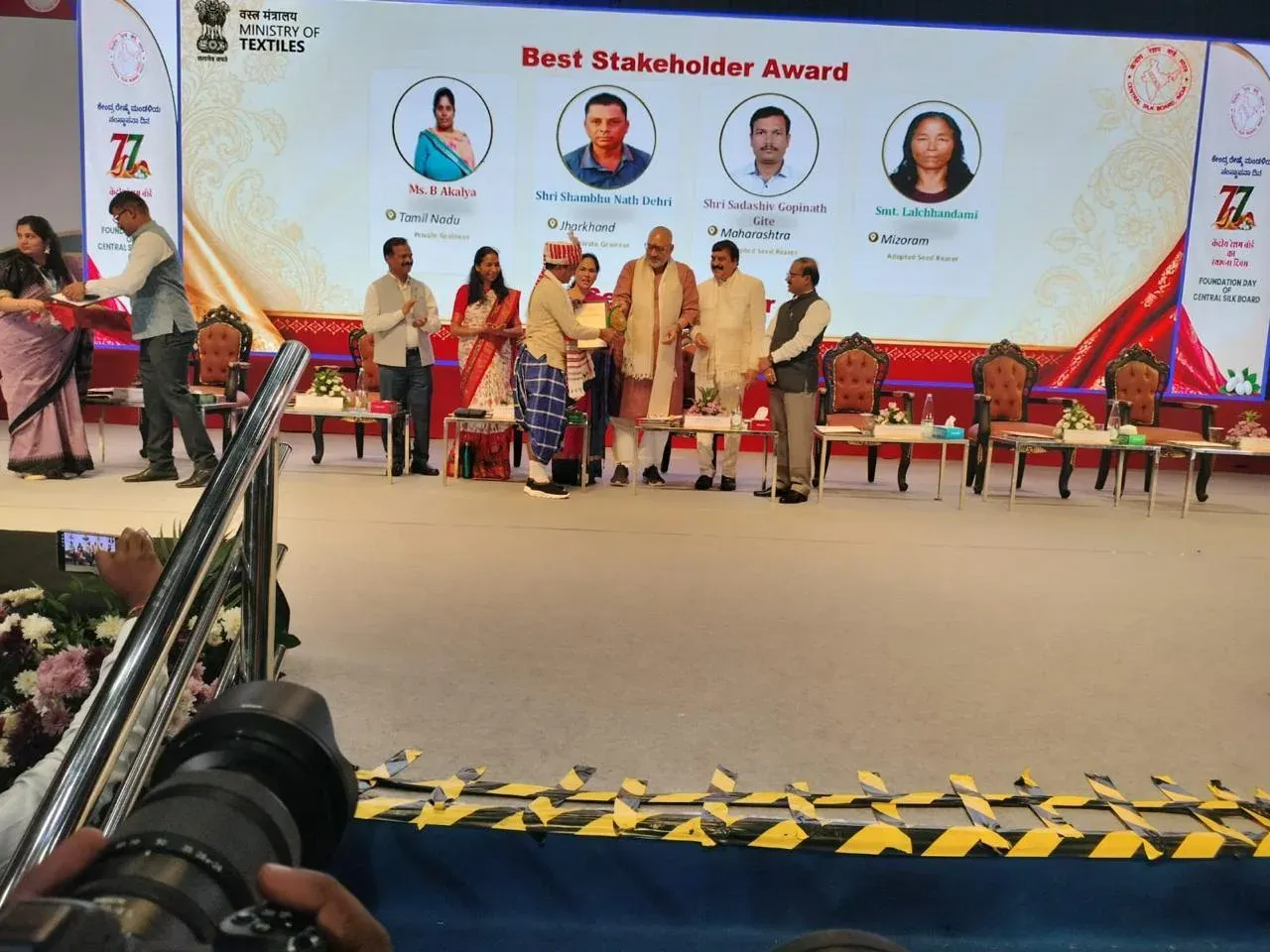झारखंड के रेशम किसान शंभूनाथ देहरी को राष्ट्रीय सम्मान, केंद्रीय मंत्री ने किया सम्मानित