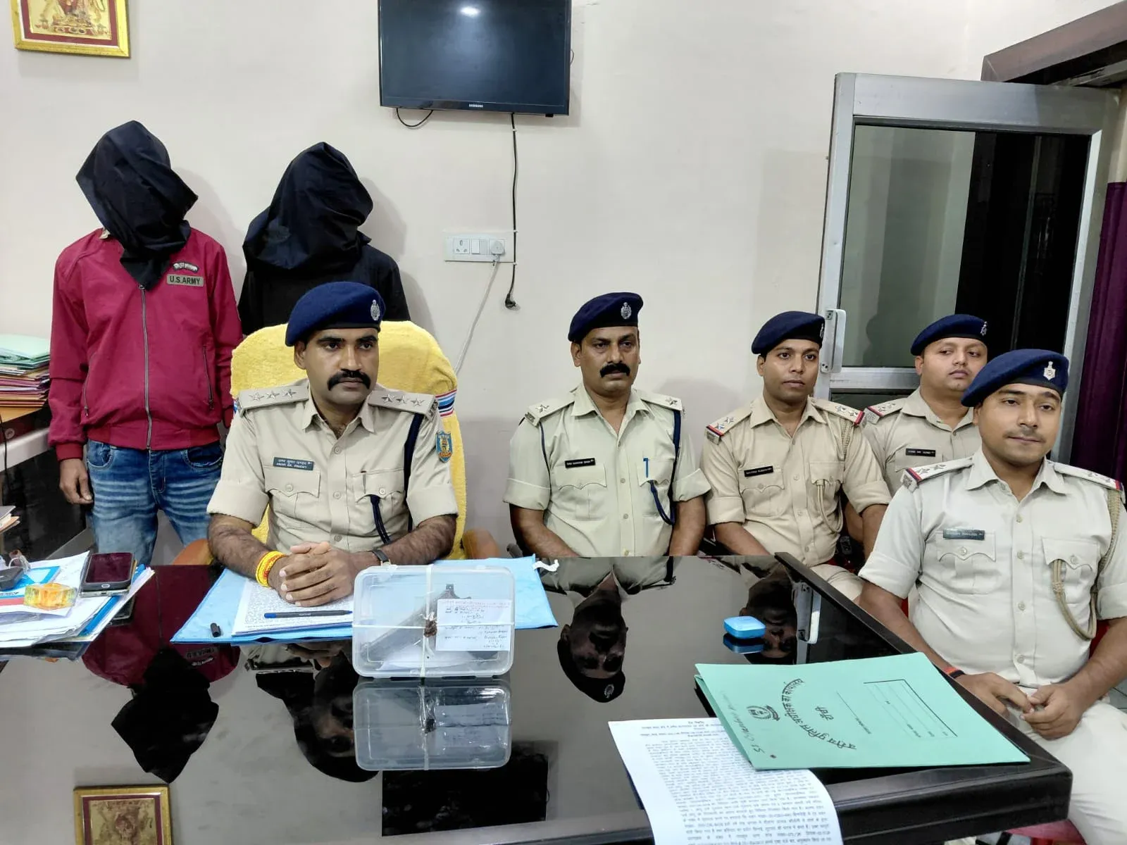 नामकुम में हथियार और चोरी की दो बाइक के साथ दो अपराधी गिरफ्तार, एक पर 17 और दूसरे पर 4 केस दर्ज