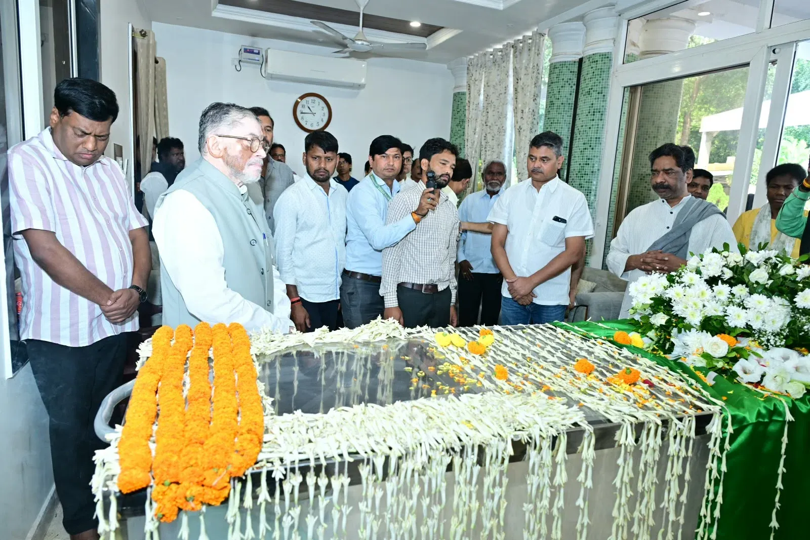 राज्यपाल संतोष कुमार गंगवार ने रूपी सोरेन को दी श्रद्धांजलि, हेमंत सोरेन से मिलकर जताई संवेदना